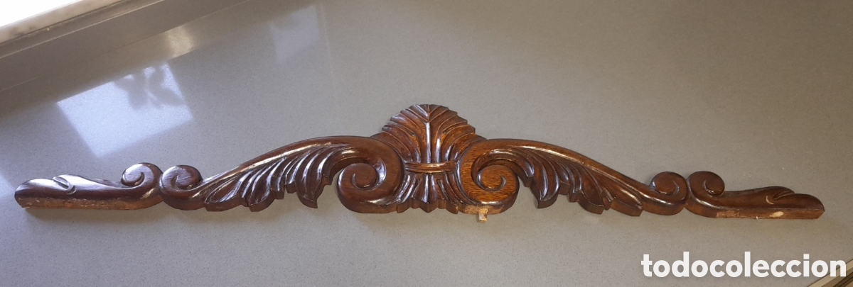Antiguidades: Antiguo copete tallado de caoba