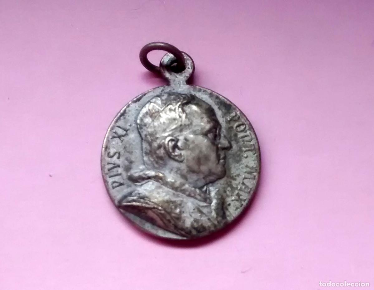 Oggetti Antichi: MEDALLITA PIUS XI PONT. MAX. - CRUX AVE SPES UNICA ANNO SANTO MCMXXXIII - 1,60 X 1,60 CMS.