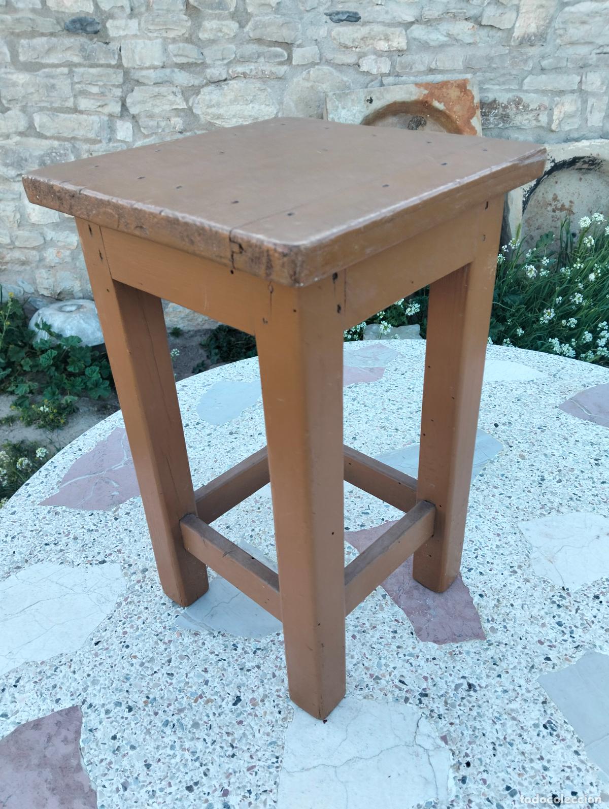 Antiquit&auml;ten: Taburete de madera antiguo marr&oacute;n silla peque&ntilde;a cuadrado estilo mid-century a&ntilde;os 40-50