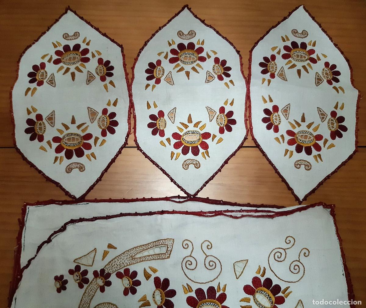 Antig&uuml;edades: ANTIGUOS TAPETES BORDADOS A MANO CON FLORES Y ARABESCOS