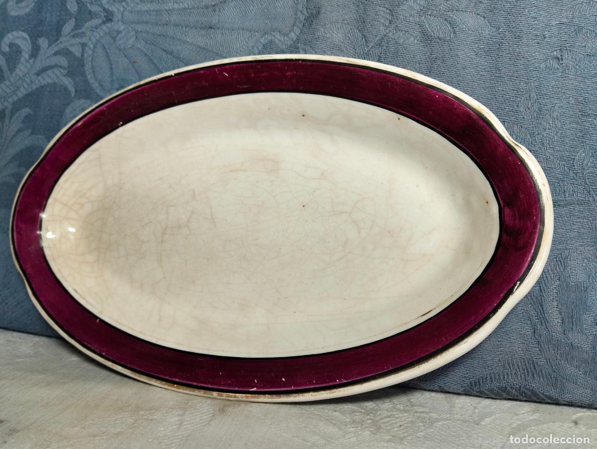 Antig&uuml;edades: Antigua bandeja ovalada de porcelana cer&aacute;mica pintada filo lila morado peque&ntilde;a salsa aperitivo