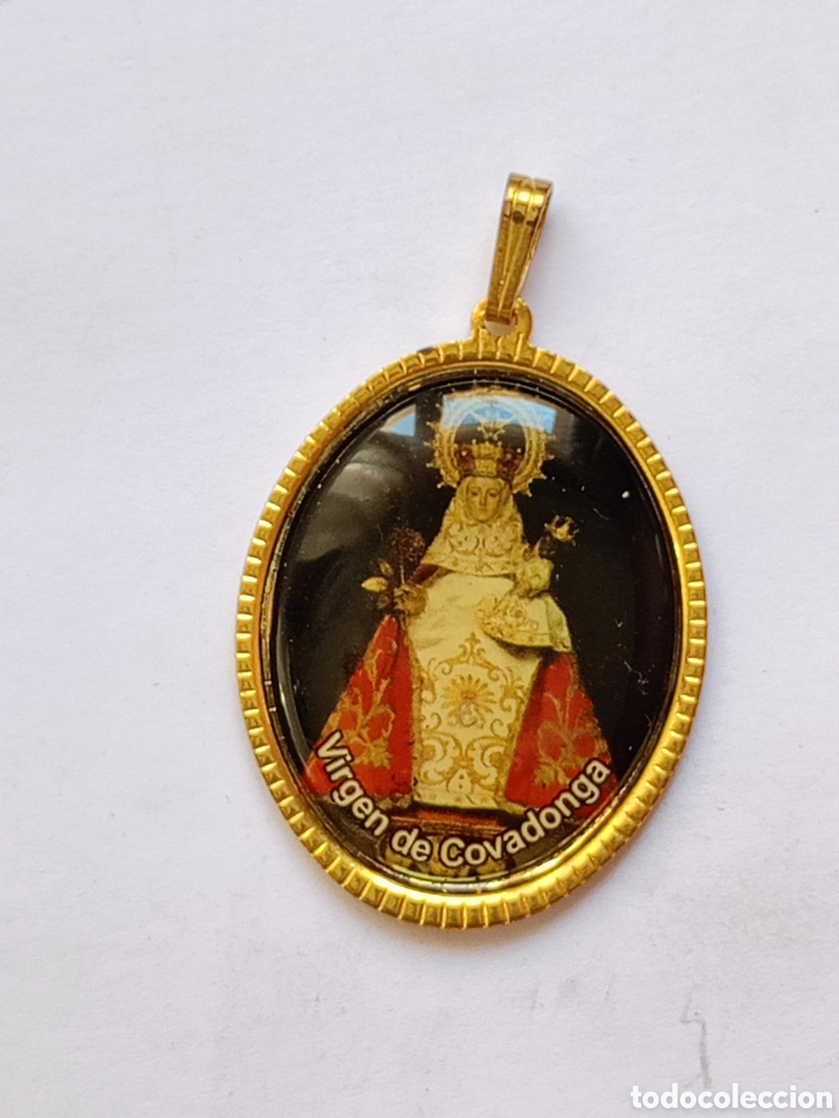 Antiguidades: Medalla colgante Virgen de Covadonga