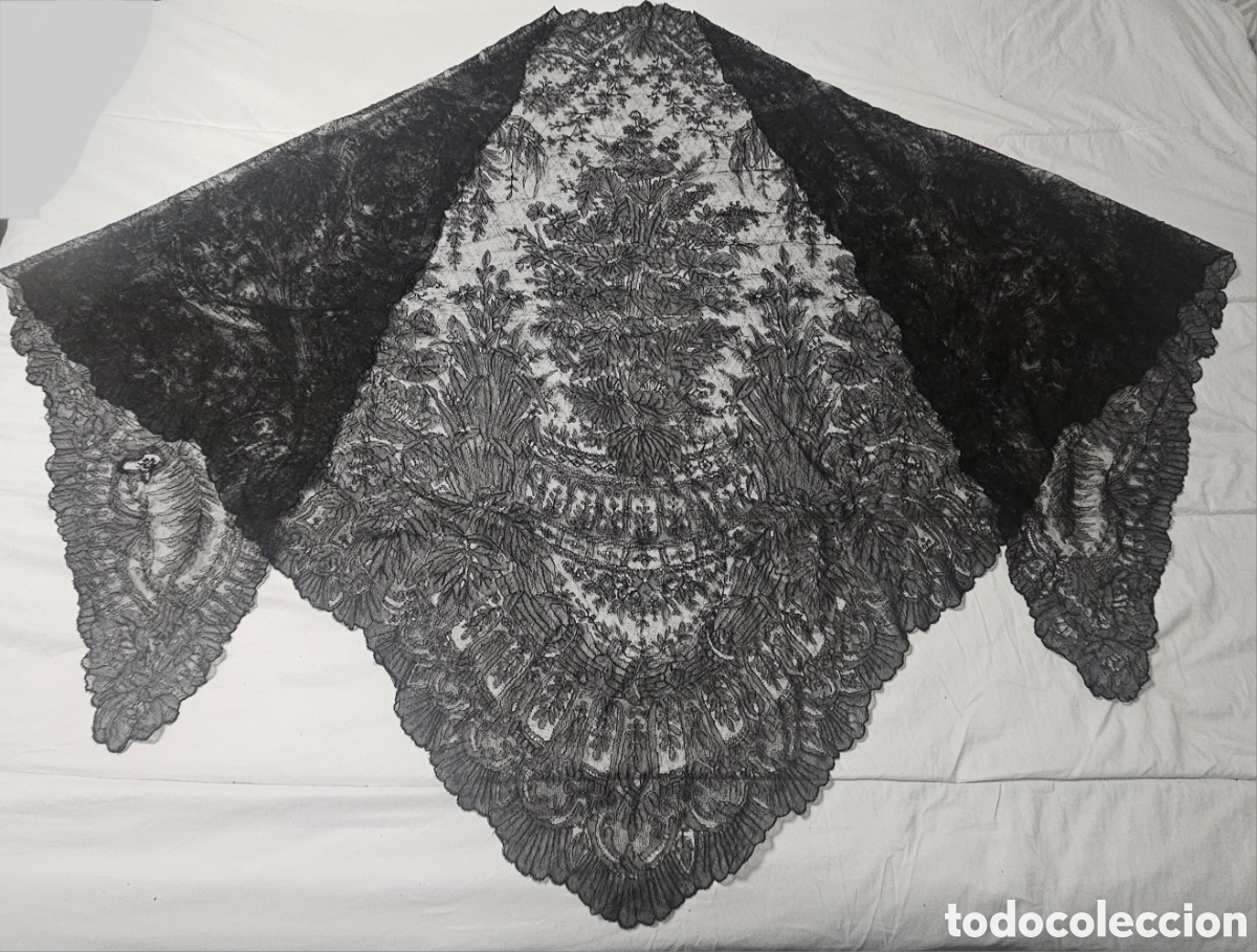 Antig&uuml;edades: SENSACIONAL PICO-MANTILLA ANTIGUO DE CAMBRAY CON DIBUJO CHANTILLY.