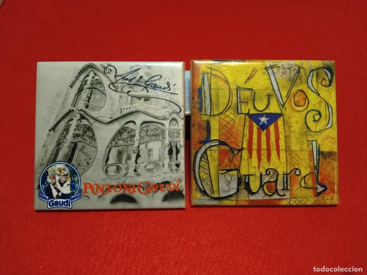 Oggetti Antichi: 2 BALDOSAS EN CERAMICA 10 x 10 cm (GAUD&Iacute; Y D&Eacute;U VOS GUARD)