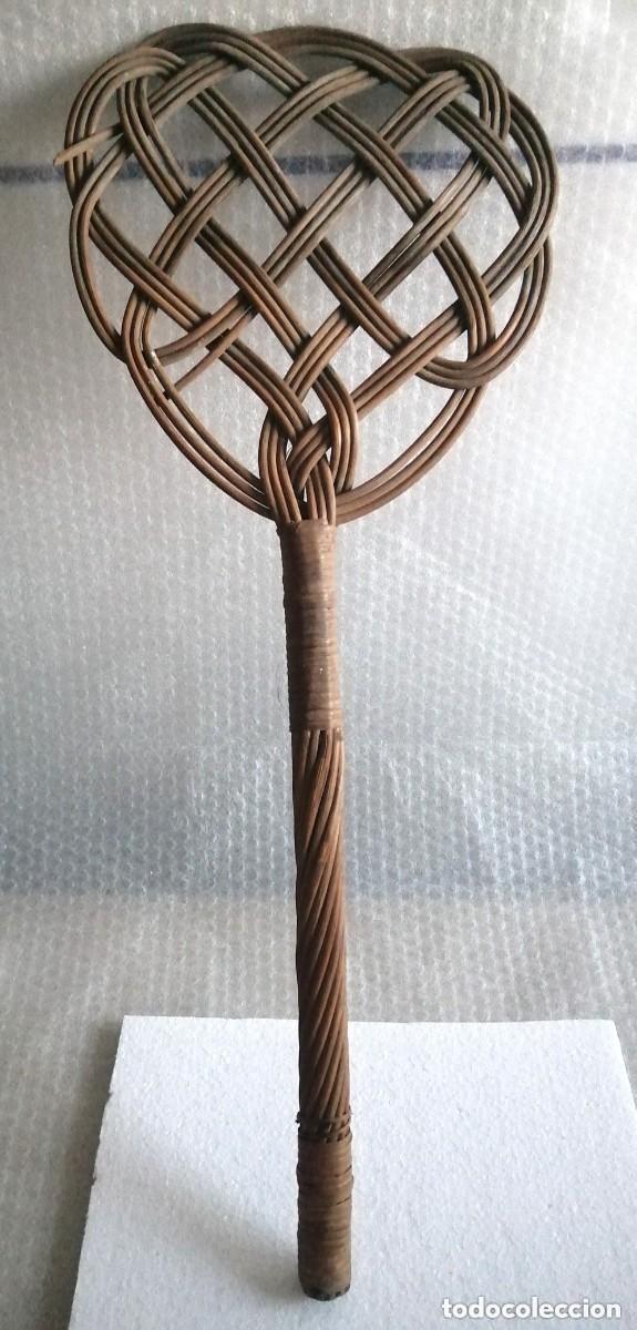 Oggetti Antichi: SACUDIDOR ANTIGUO - VINTAGE - MIMBRE