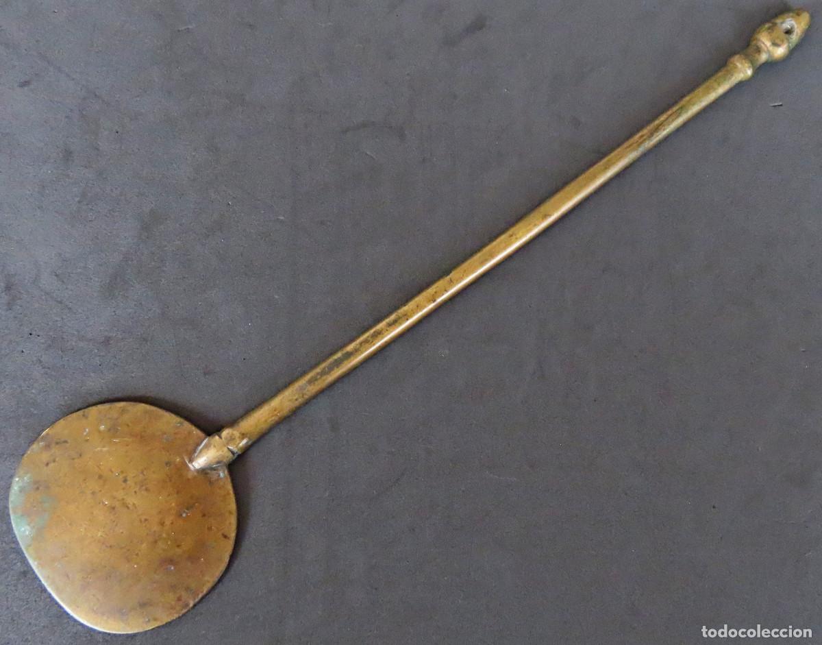 Antig&uuml;edades: Atizador / Badil / Badila de bronce para brasero
