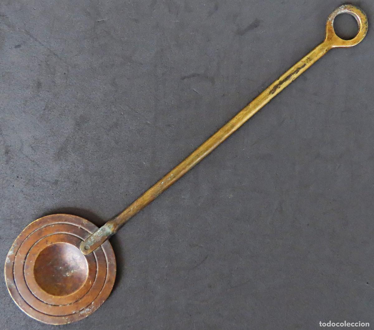 Antig&uuml;edades: Atizador / Badil / Badila de bronce para brasero