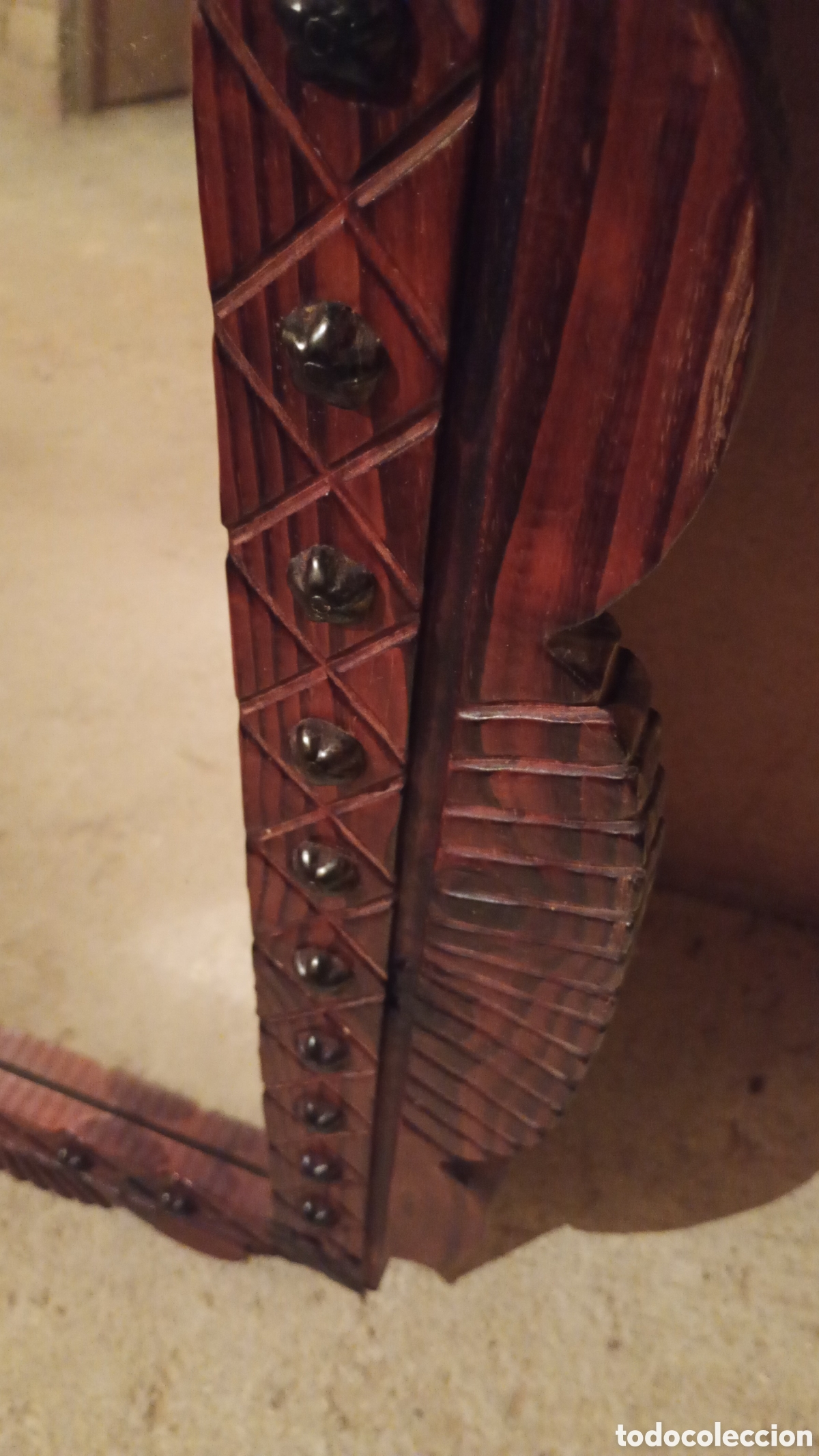 Antig&uuml;edades: Espejo Castellano Vintage - Madera Maciza Tallada y Clavos de Forja - 80x55 cm