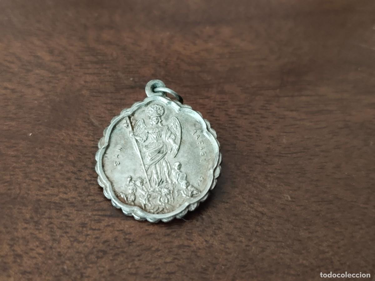 Antig&uuml;edades: Antigua medalla en plata de San Rafael.