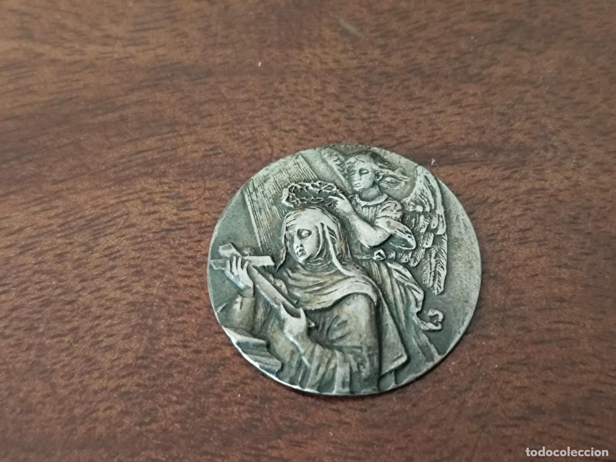 Antig&uuml;edades: Preciosa Medalla en plata de Santa Teresa de Jes&uacute;s.