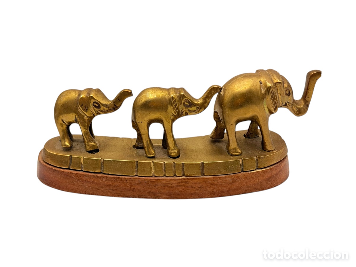 Antiguidades: Antiguas Figuras de Elefantes de Lat&oacute;n