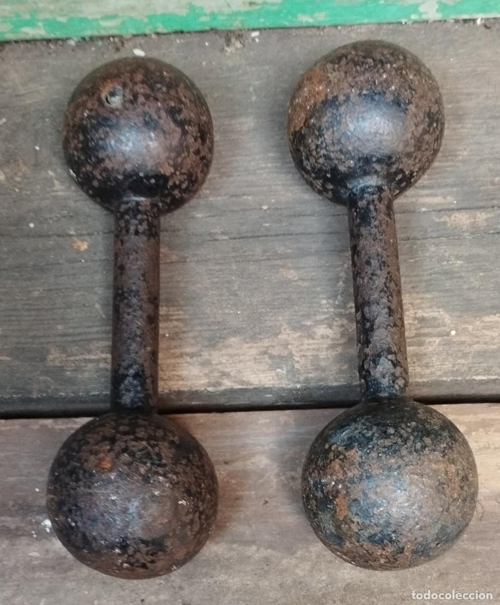 Antiguidades: ANTIGUAS PESAS DE M&Uacute;SCULACI&Oacute;N MANCUERNAS - MATERIAL DE GIMNASIO - HIERRO - A&Ntilde;OS 1920