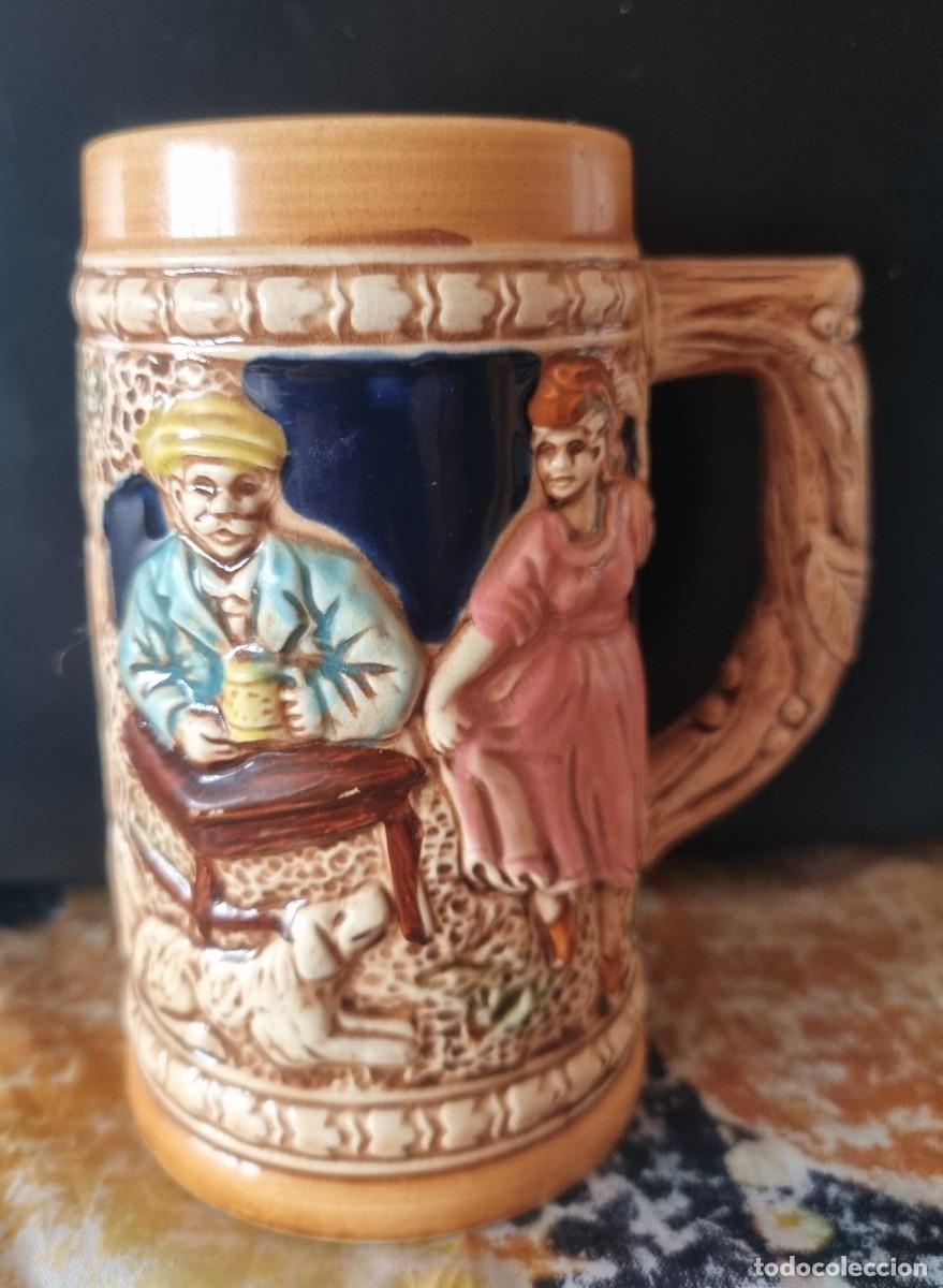 Antiguidades: JARRA DE CERVEZA - CERAMICA HOMBRE Y MUJER CON PERRO