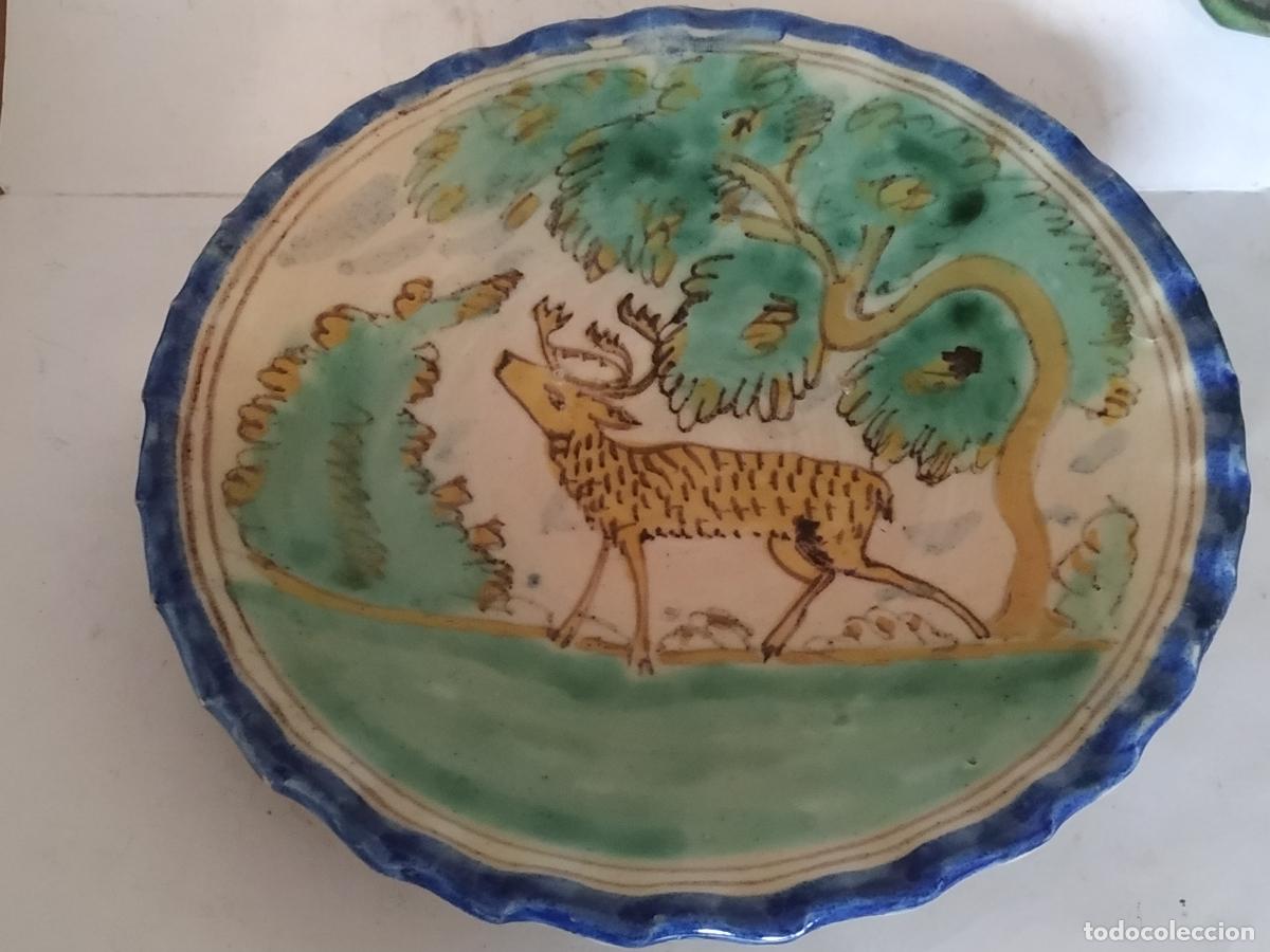 Antiguidades: Plato antiguo cer&aacute;mica Puente del Arzobispo ( Toledo) con ciervo