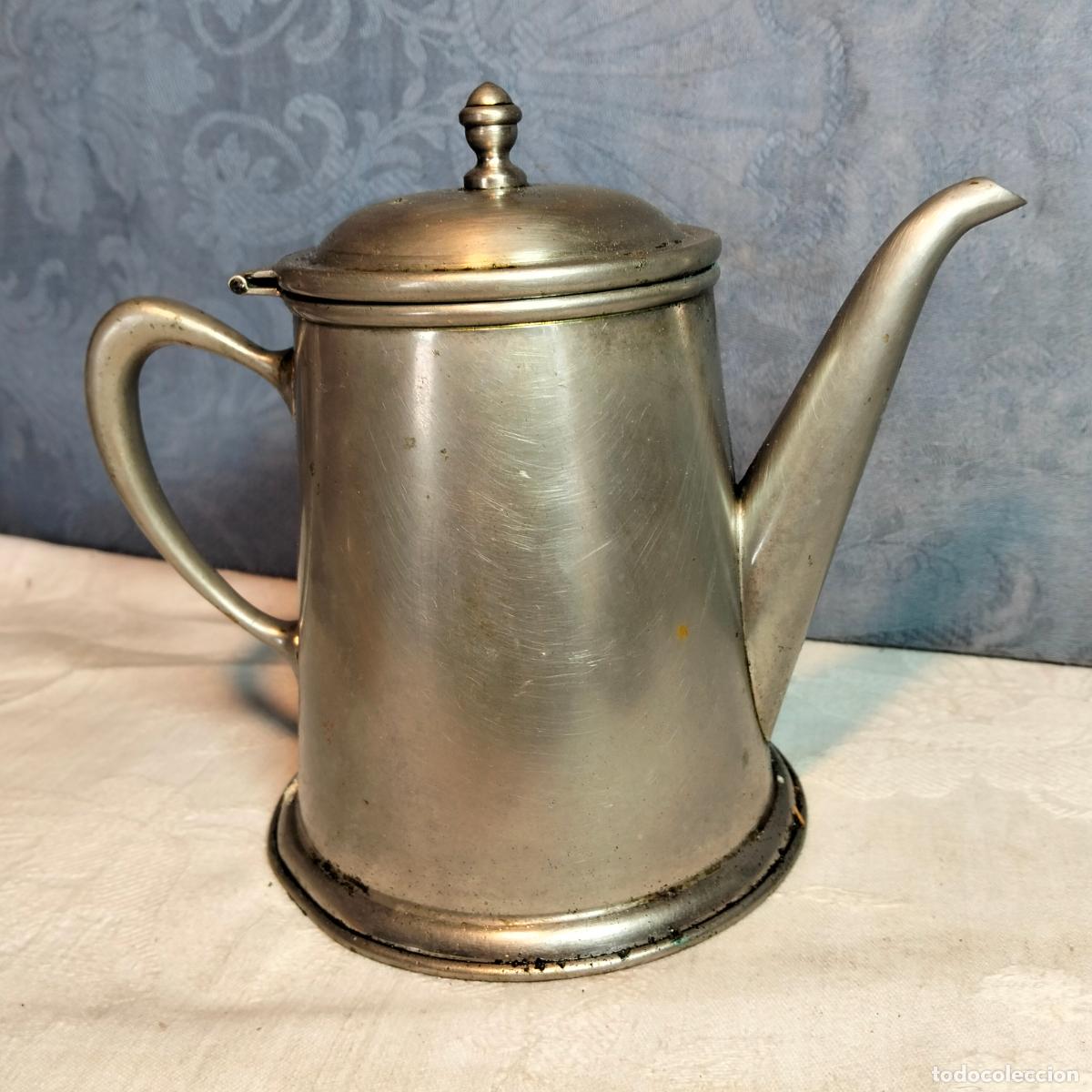 Antiquit&auml;ten: Tetera cafetera de metal color plateado lat&oacute;n niquelado antigua marcada 8 a&ntilde;os 50