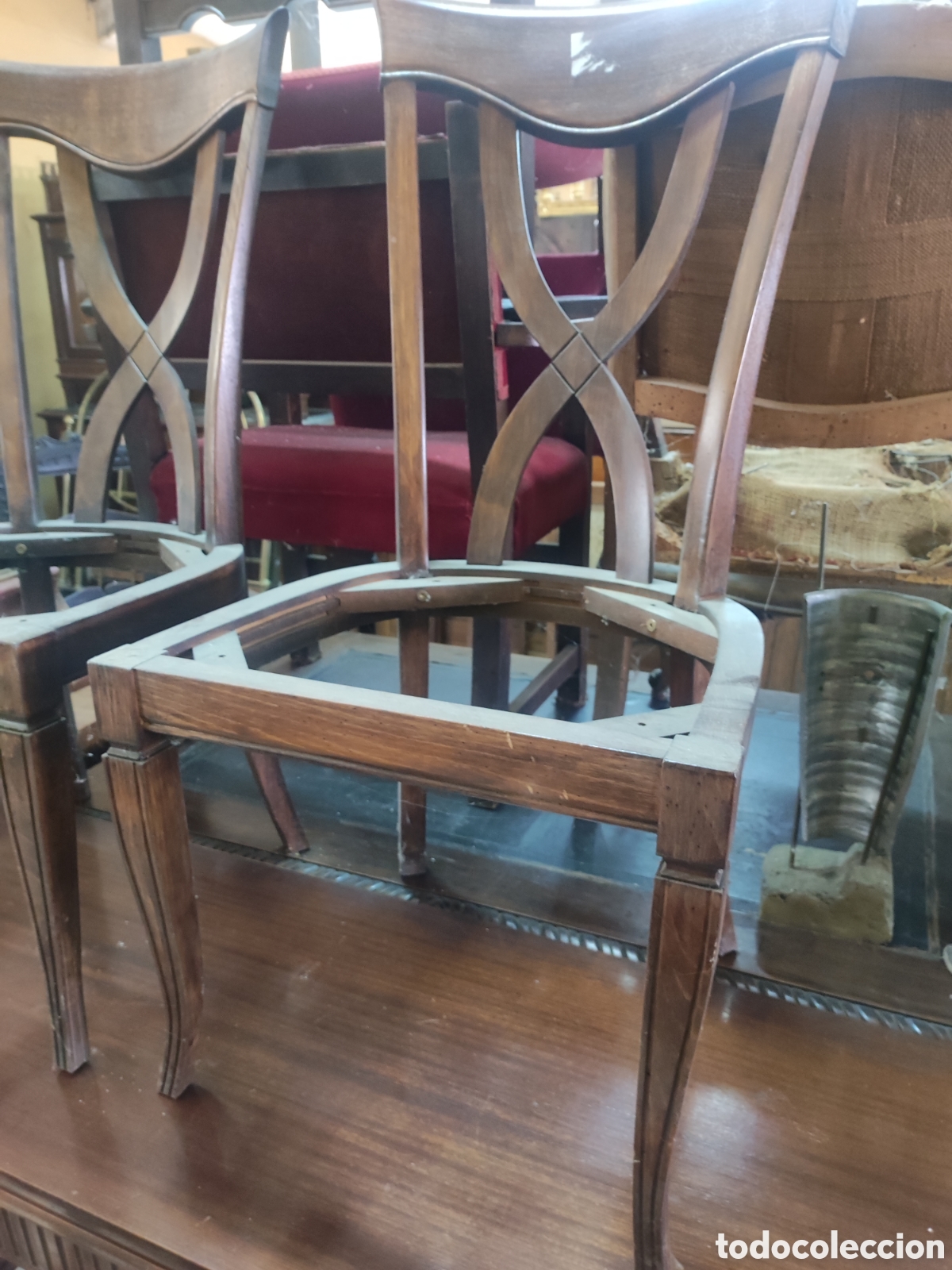 Antig&uuml;edades: Cuatro sillas sin tapicer&iacute;a - Foto 2