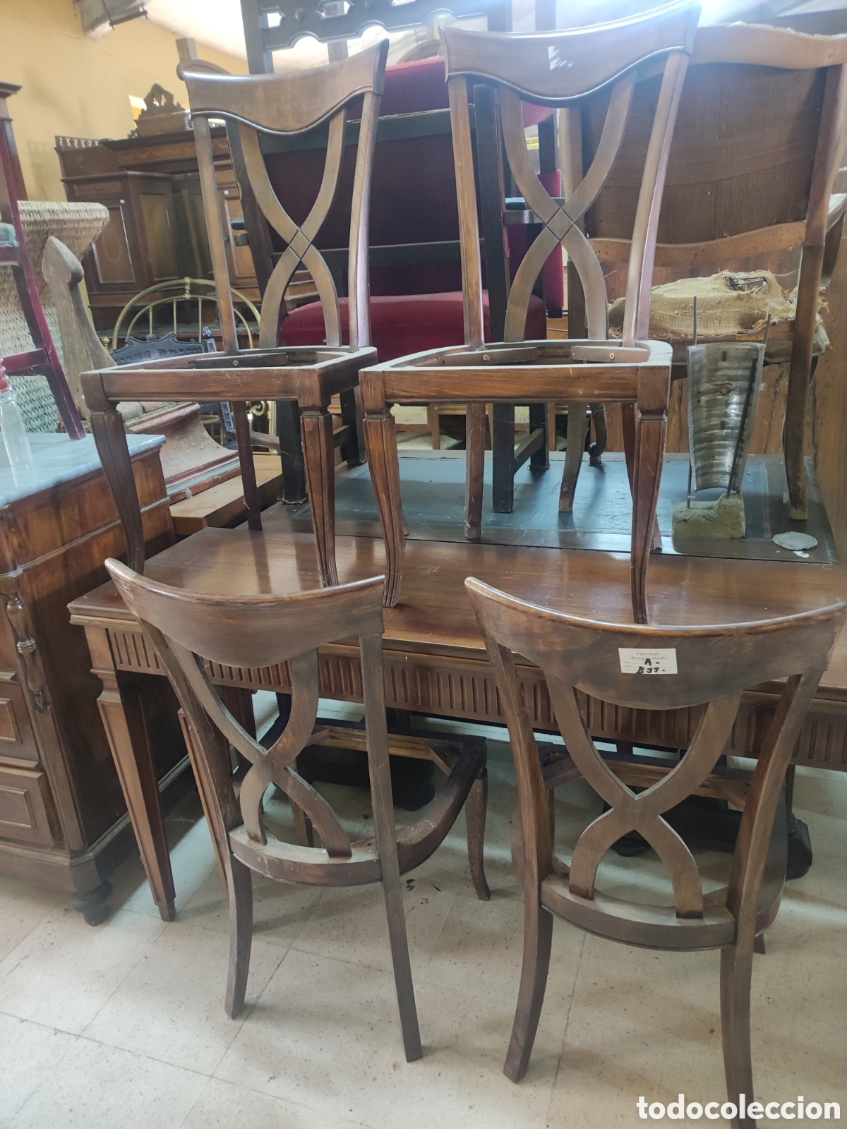 Antig&uuml;edades: Cuatro sillas sin tapicer&iacute;a - Foto 1