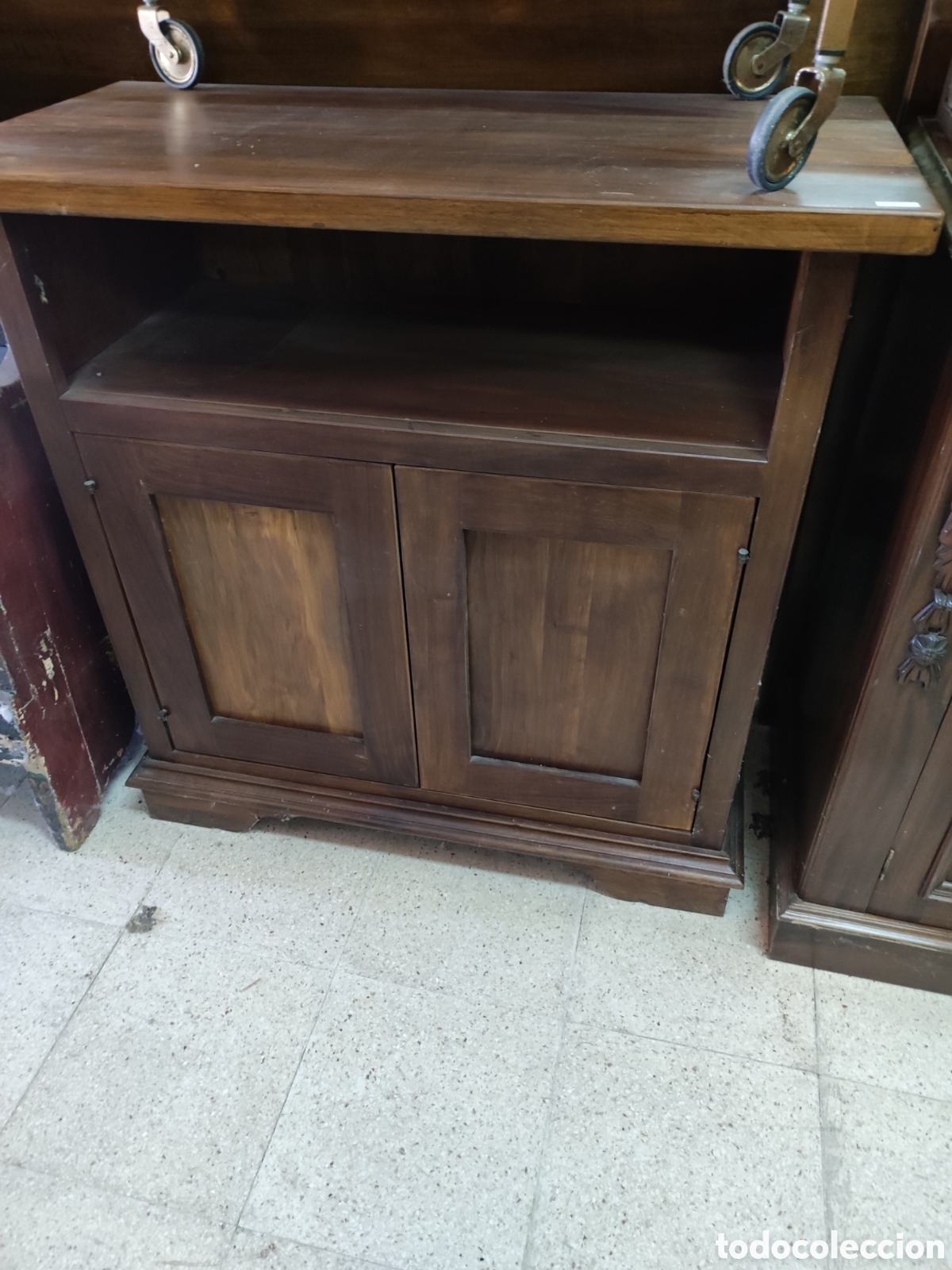 Antig&uuml;edades: Taquill&oacute;n de nogal dos puertas - Foto 1