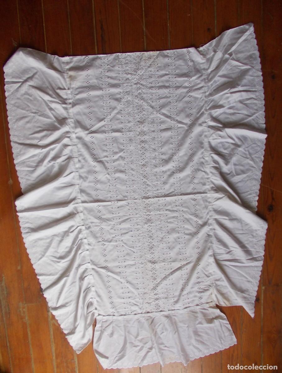 Antiques: Colcha blanca bordada ajuar antiguo artesanal a&ntilde;os 60&ndash;70 bordado ingl&eacute;s ropa blanca vintage colcha c