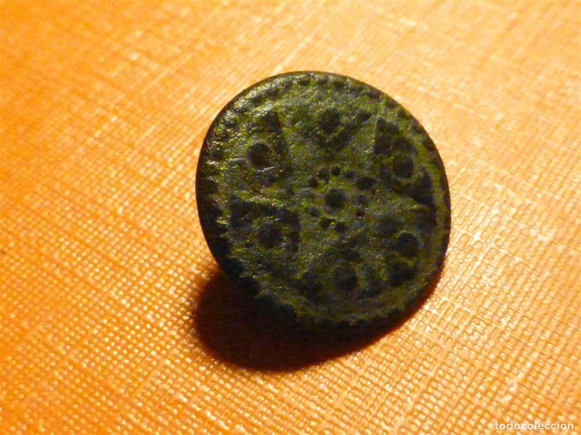 Antig&uuml;edades: Bot&oacute;n Met&aacute;lico Civil Siglo XVII &oacute; XVIII - 13 mm. - Bronce - Estrellas 6 puntas, C&iacute;rculo puntos