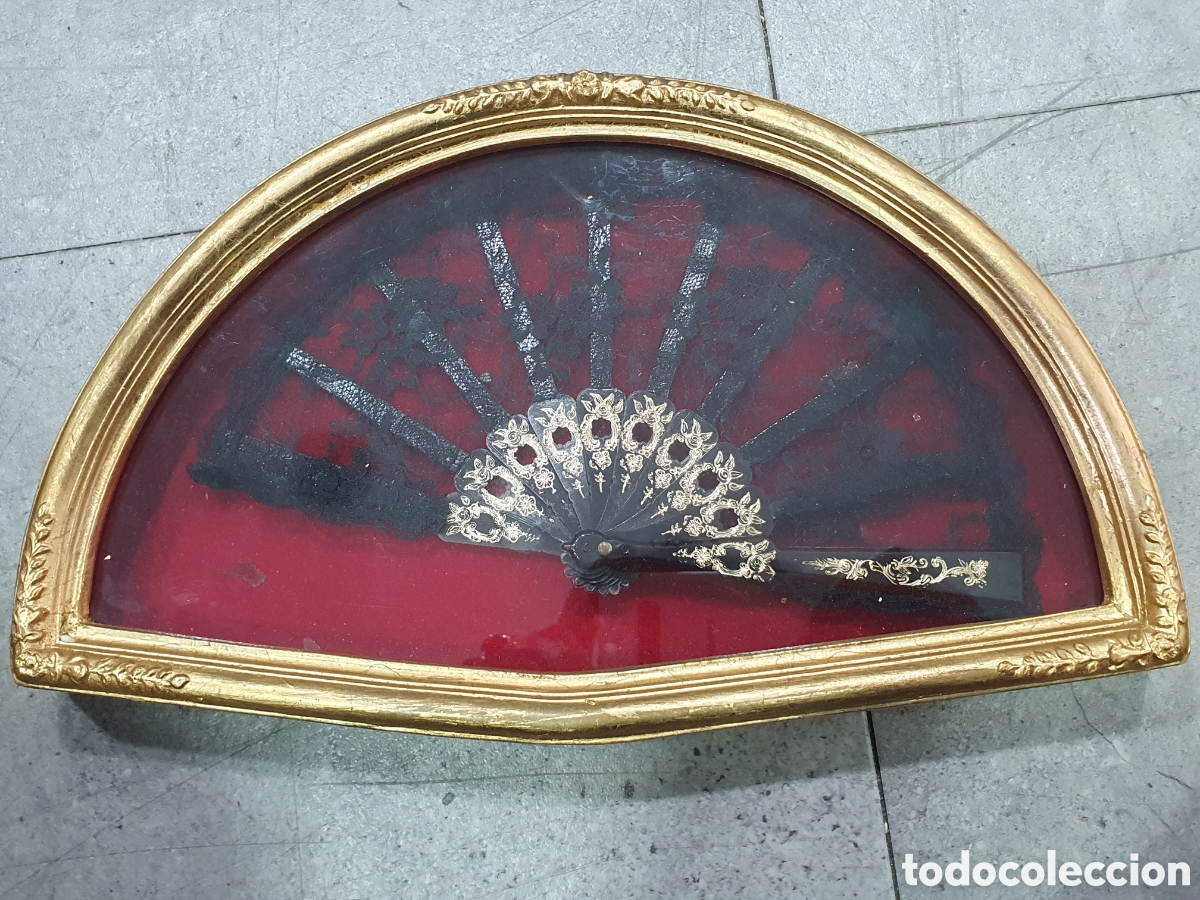 Antiques: Abaniquera con abanico. (L98)