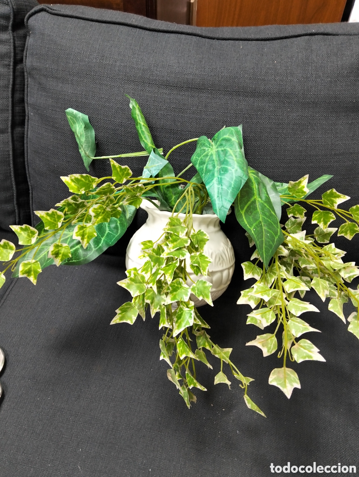 Antig&uuml;edades: Jarr&oacute;n de pared con plantas artificiales - Foto 1