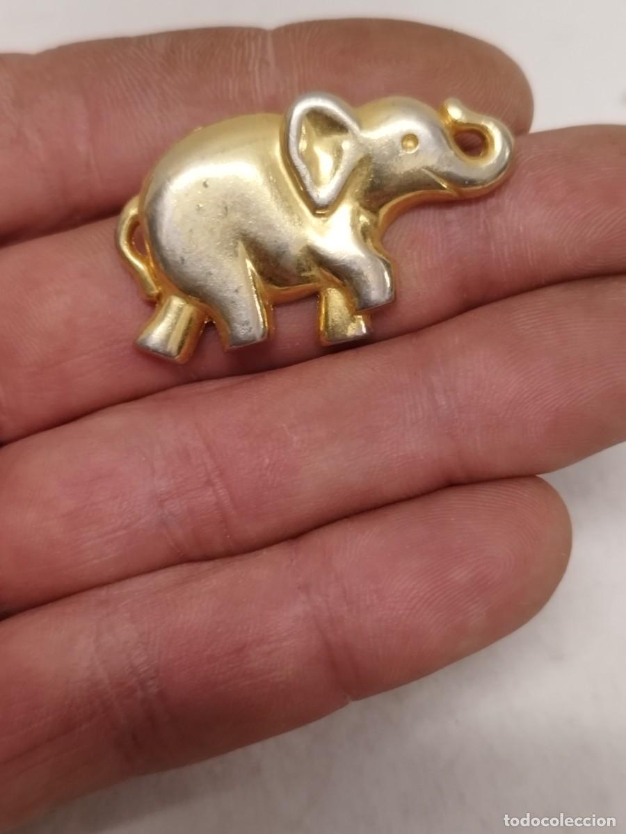 Oggetti Antichi: Antiguo peque&ntilde;o adorno hecho en espa&ntilde;a. De un elefante en metal.