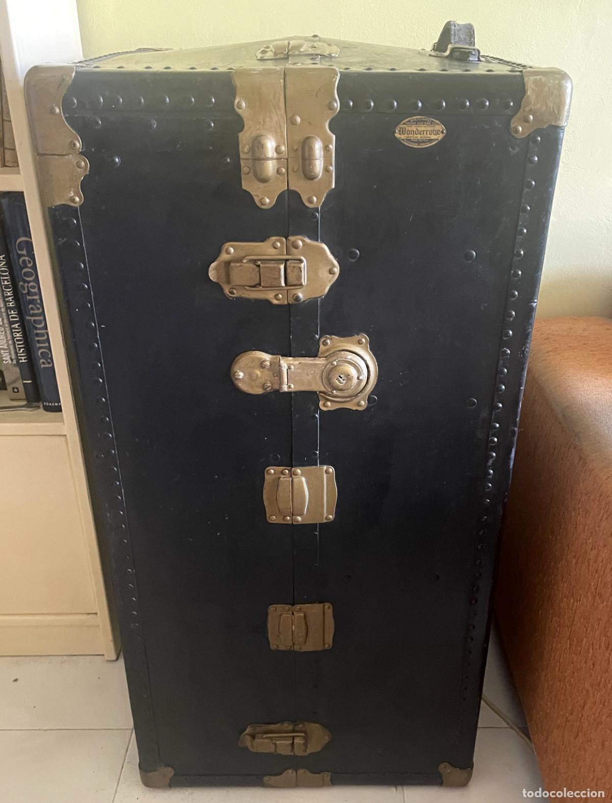 Antig&uuml;edades: BA&Uacute;L ARMARIO ROPERO WONDERROBE - A&Ntilde;OS 30 - BUEN ESTADO - MADERA DE PINO Y PIEL