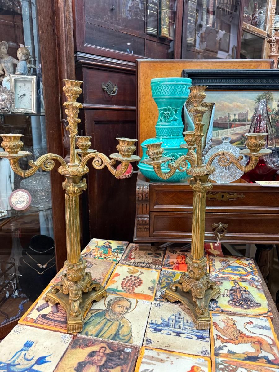 Antig&uuml;edades: ANTIGUA PAREJA DE CANDELABROS DE BRONCE - MEDIDA 50 CM - Foto 1