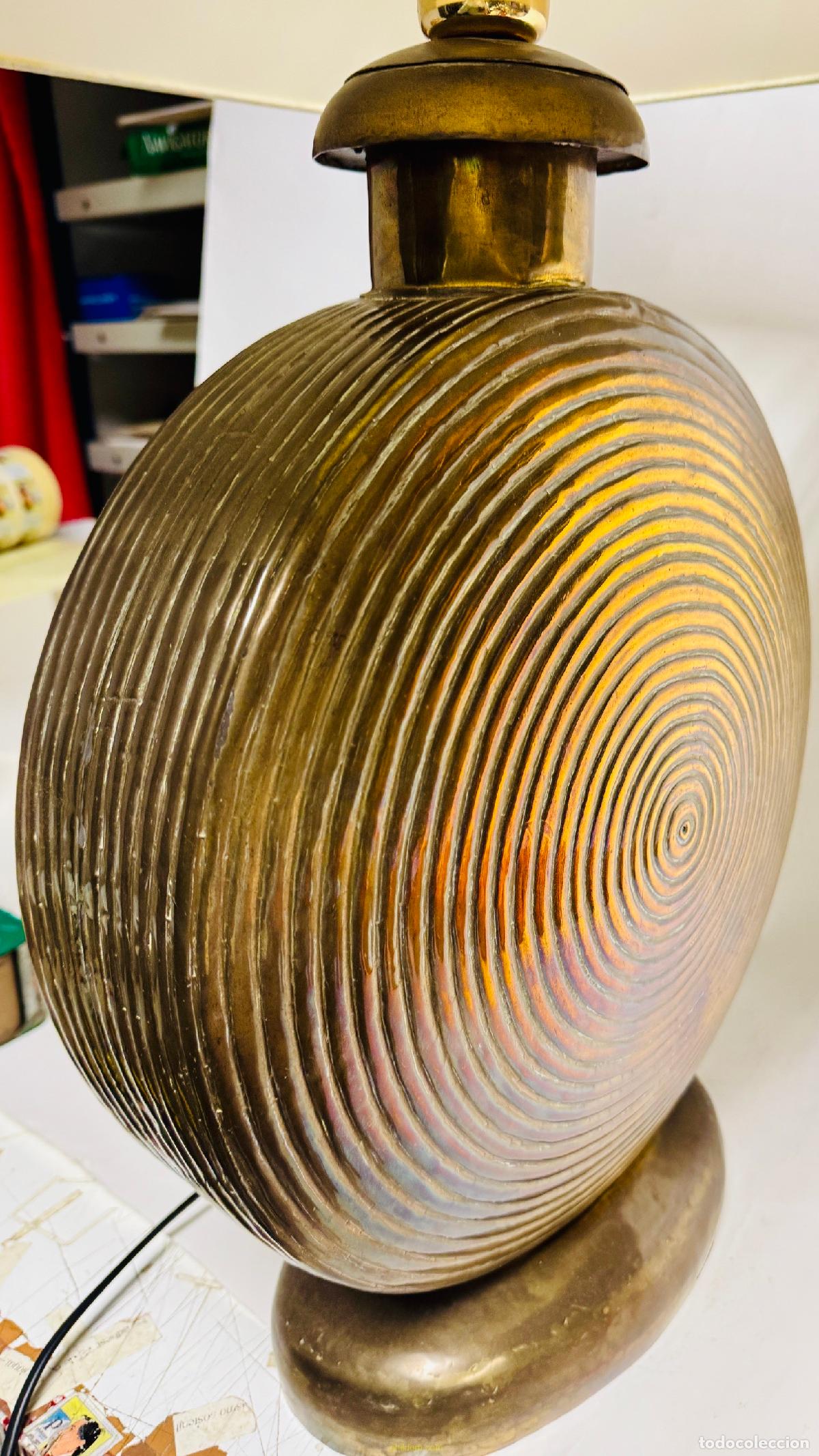 Antiquit&eacute;s: LAMPARA METALICA DE SOBREMESA. Cuerpo 40 cm Pantalla 50 cm Altura 80 cm