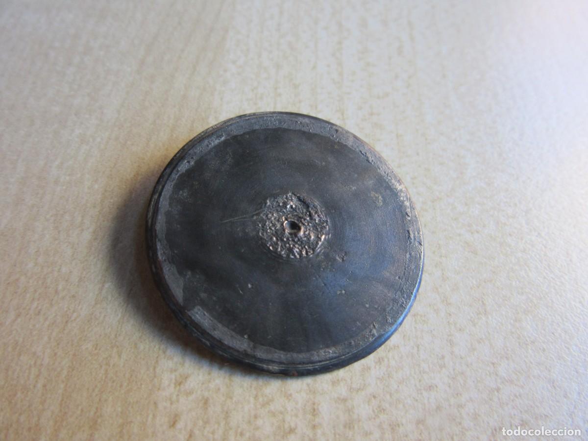 Antiquit&eacute;s: Bot&oacute;n grande ( di&aacute;metro 2,8 cms ) Posible S XVIII