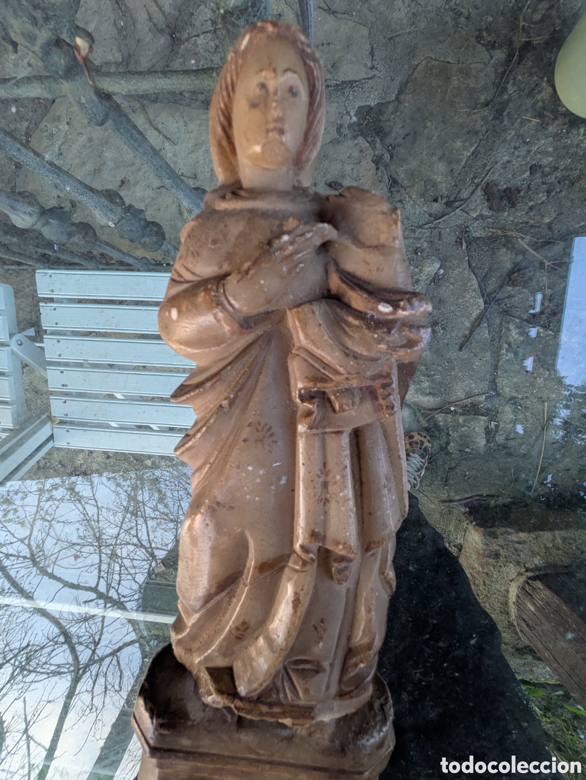 Antig&uuml;edades: Virgen en alabastro policromado. Siglos XVII-XVIII.