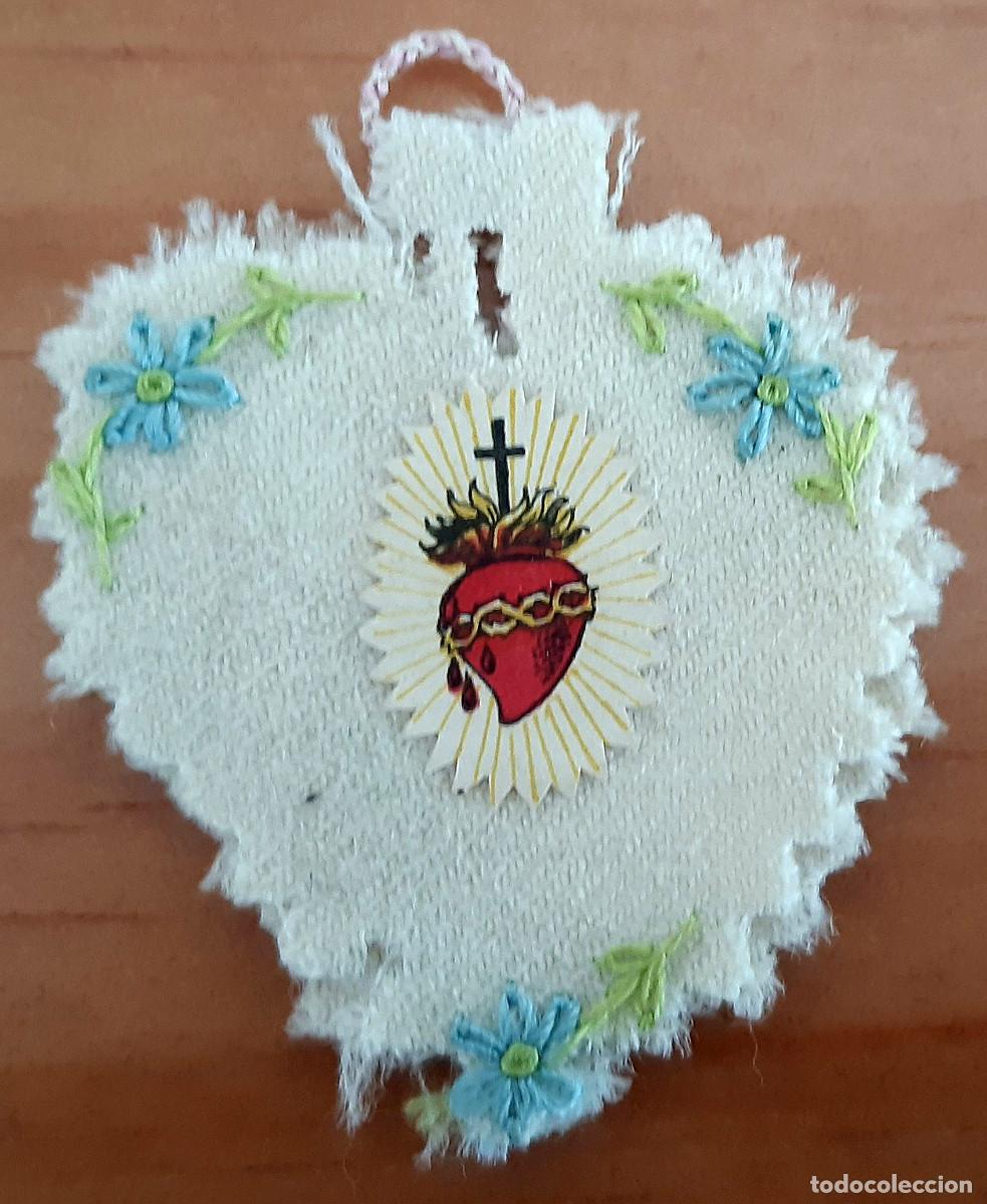 Antiquit&eacute;s: DETENTE - FLORES BORDADAS A MANO