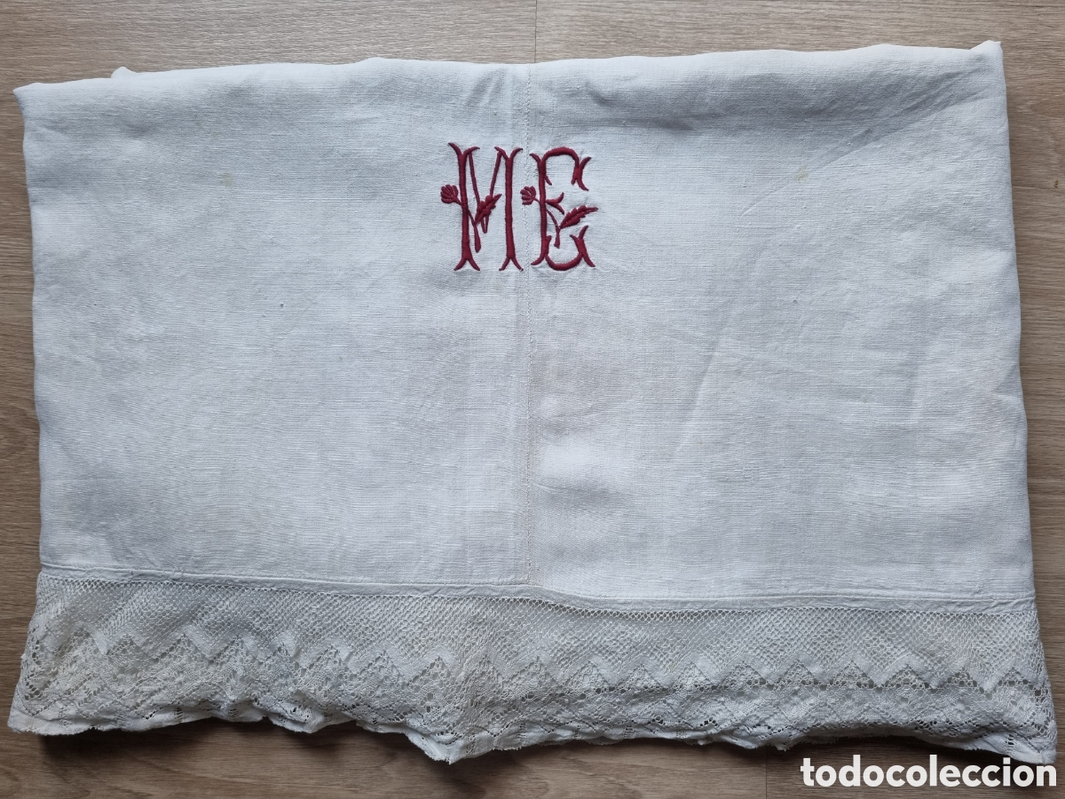 Antig&uuml;edades: Antigua gran s&aacute;bana de hilo con preciosa puntilla elaborada a mano. S.XIX. 220 x 290 cm. Letras M.E.