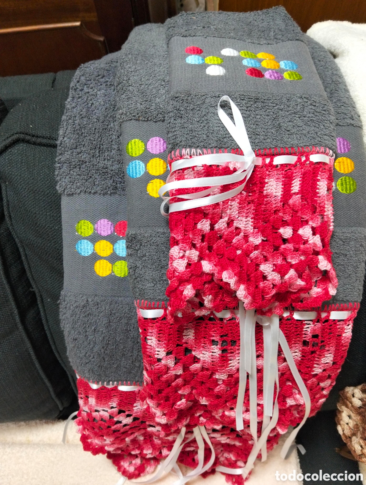 Antig&uuml;edades: 3 toalla &nbsp;decorada con borde de&nbsp;encaje tejido a mano&nbsp;(crochet o ganchillo)