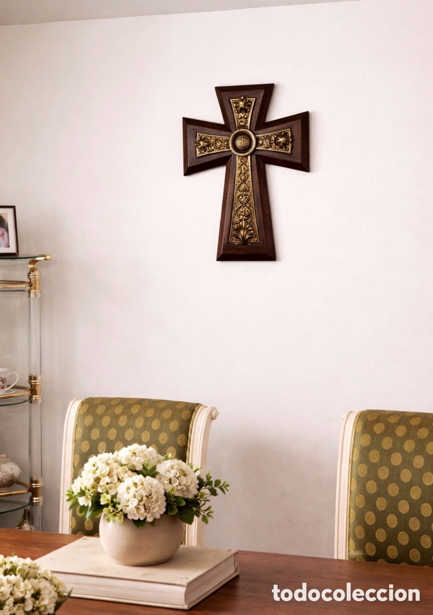Antiques: Gran Cruz antigua de madera y lat&oacute;n. Detalles y medidas en fotos