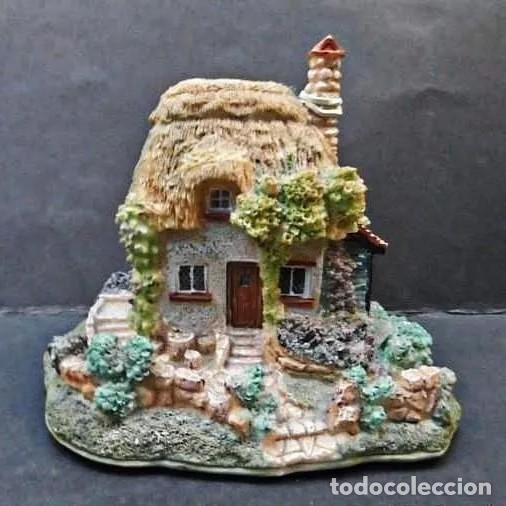 Antiguidades: CASA DE CAMPO INGLESA - COTAGGE DE RESINA PINTADA. MED. 9 X 10,5 CMS. GRAN BRETA&Ntilde;A