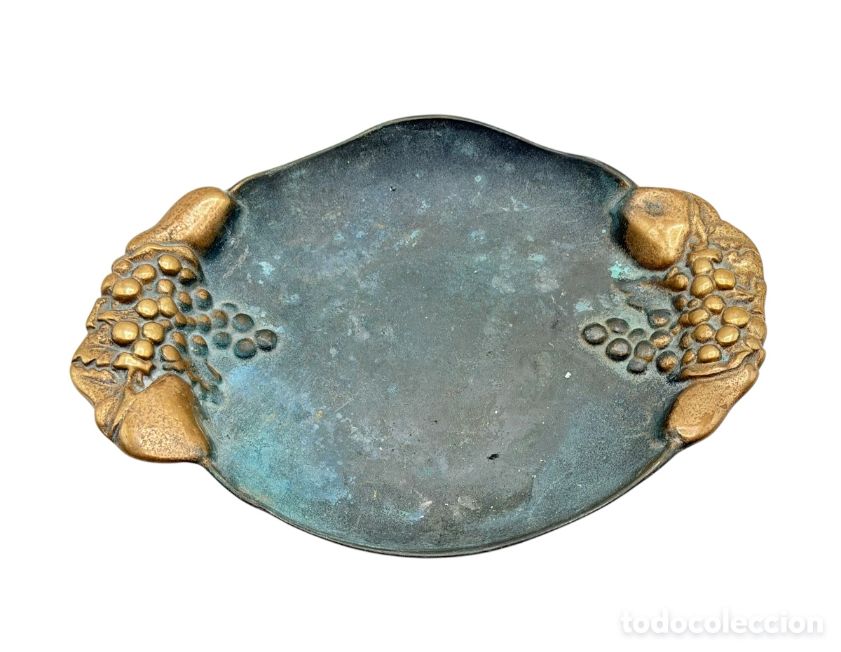 Antiguidades: Antigua Bandeja Modernista Escult&oacute;rica de Bronce