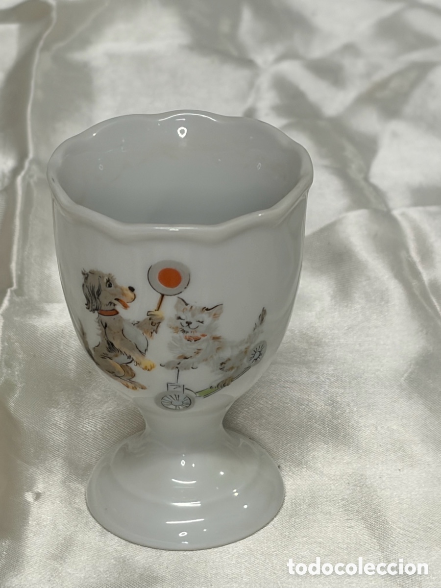 Antig&uuml;edades: Antigua huevera de porcelana de colecci&oacute;n