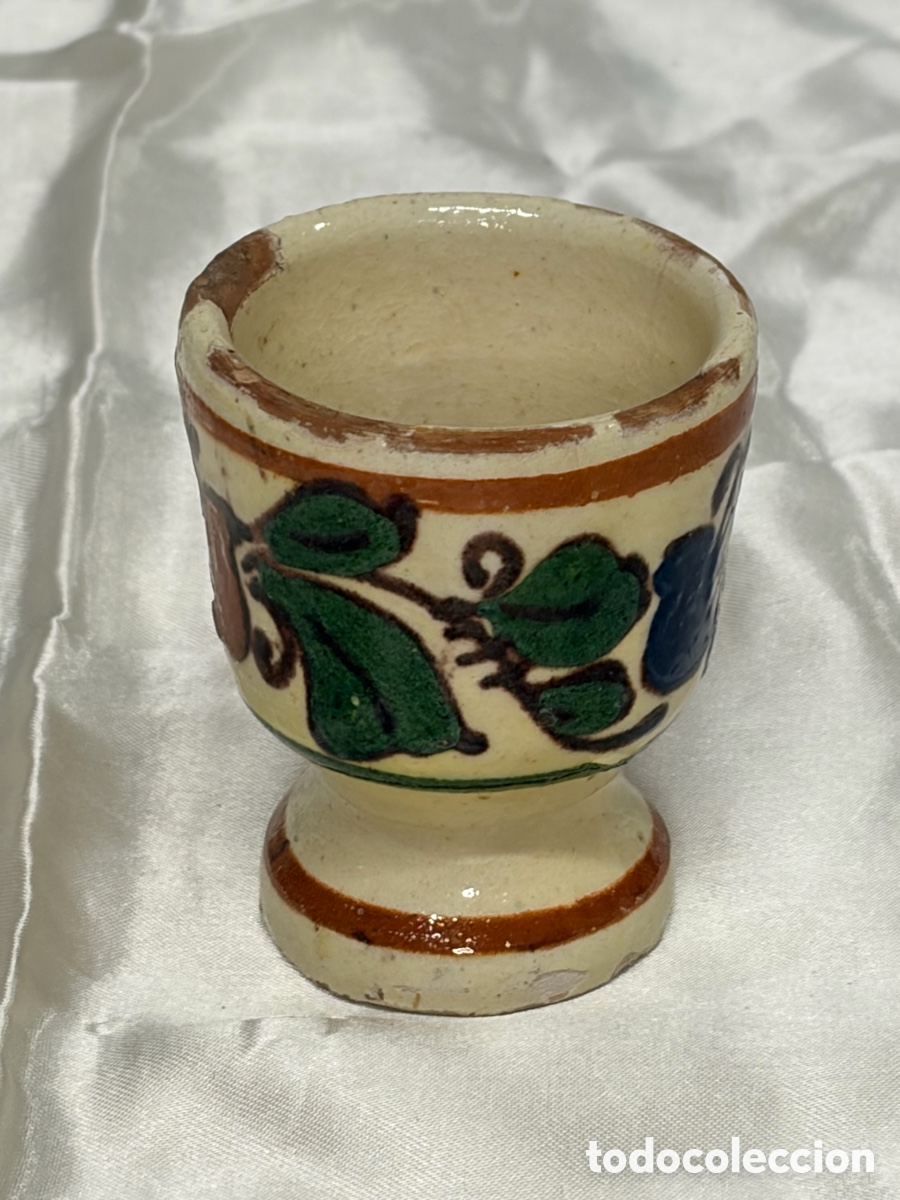 Antig&uuml;edades: Antigua huevera de cer&aacute;mica de colecci&oacute;n