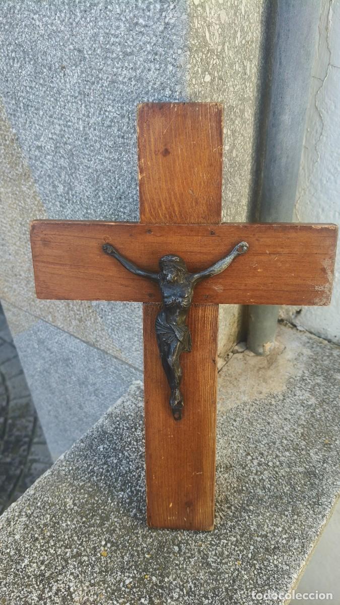 Antig&uuml;edades: Croix du Christ en bois et bronze