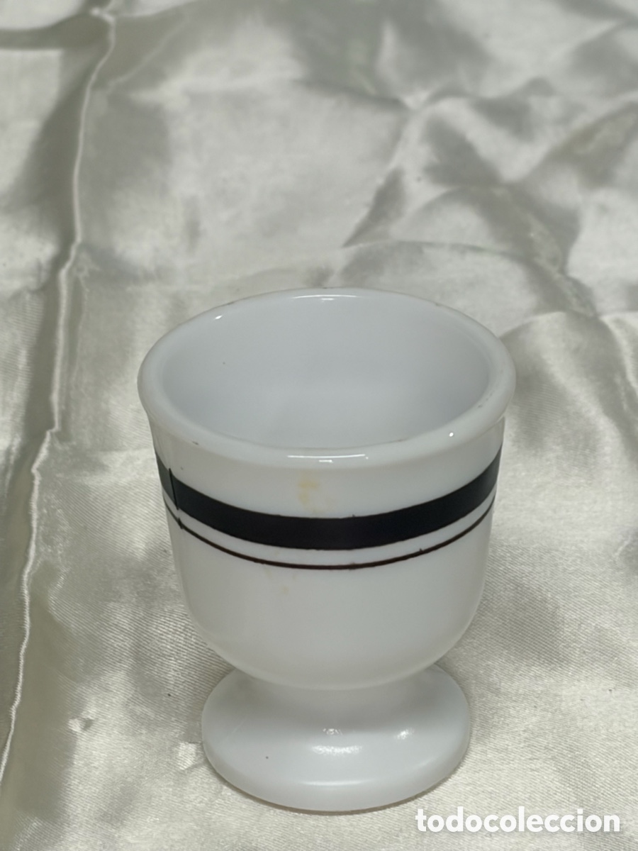 Antig&uuml;edades: Antigua huevera de opalina de colecci&oacute;n