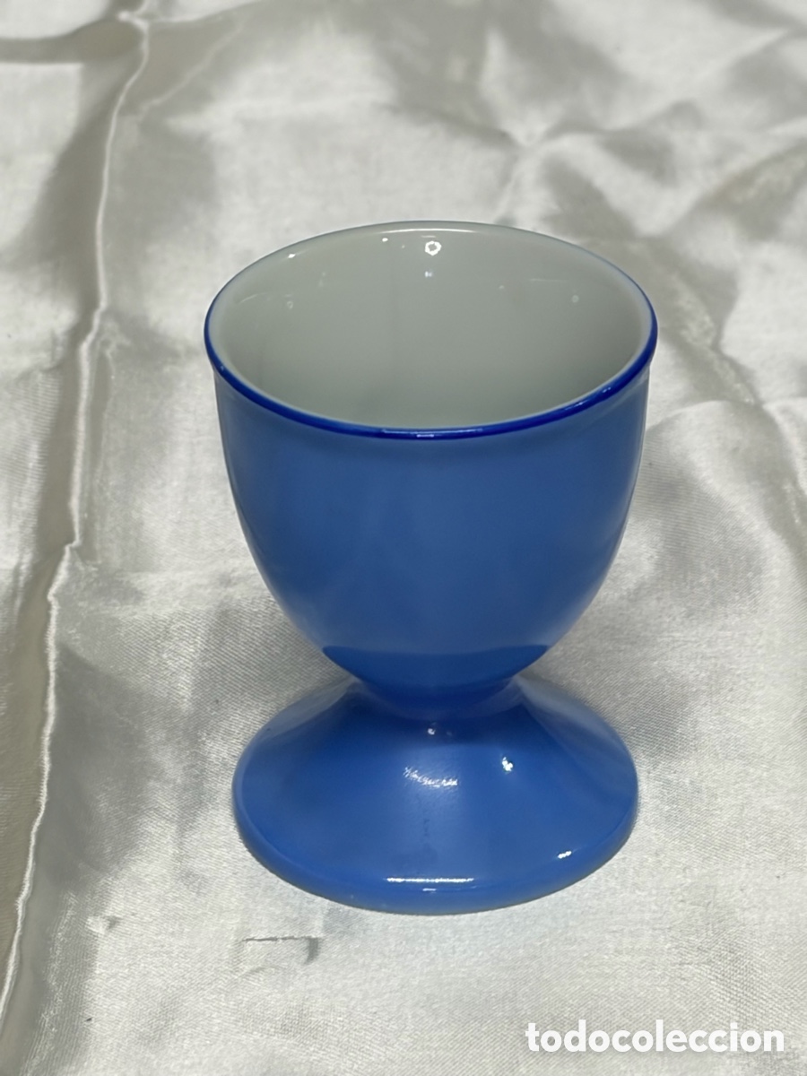 Antig&uuml;edades: Antigua huevera de porcelana de colecci&oacute;n