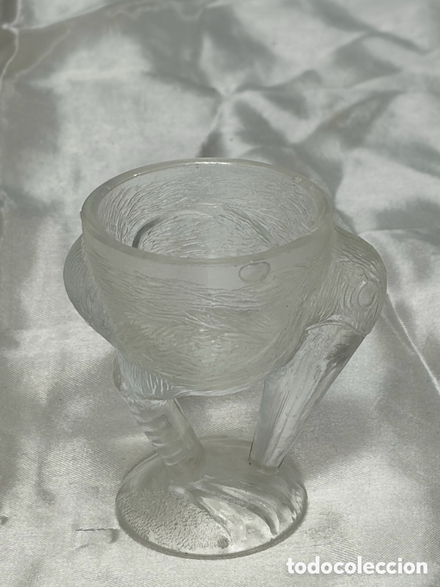 Antig&uuml;edades: Antigua huevera de cristal de colecci&oacute;n
