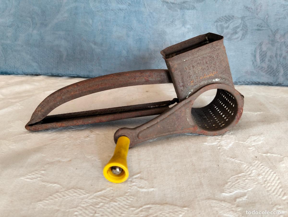 Antiquit&eacute;s: Rallador de cocina queso verduras antiguo de manivela de hierro made in France mouli grater