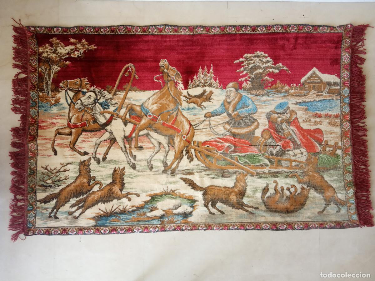 Antiques: Antiguo Tapiz de Huida y Defensa por Ataque de Lobos. Medidas: 97 x 153 cm