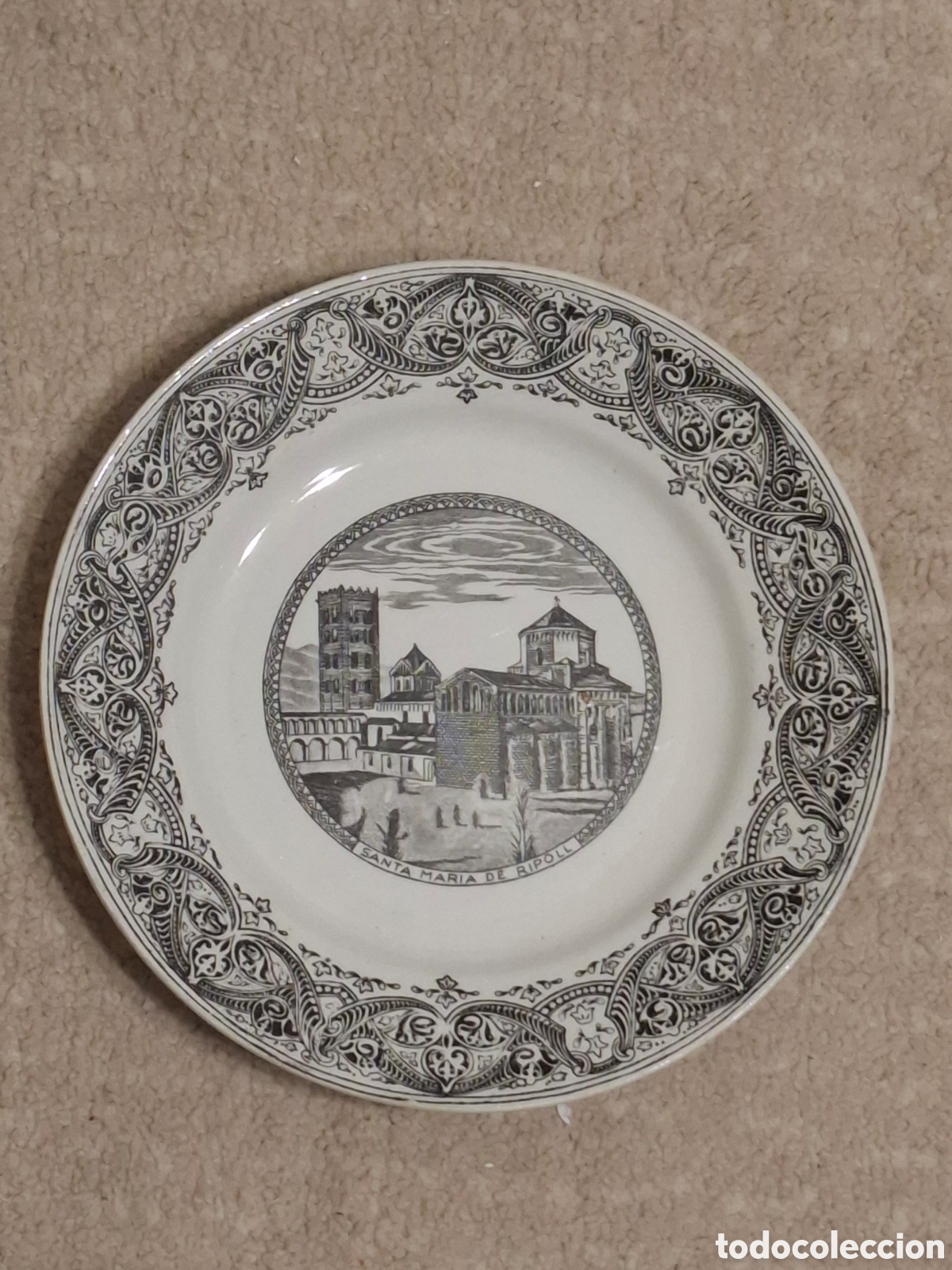 Antiguidades: Plato de loza de la f&aacute;brica Ibero Tanagra de Santander, Santa Mar&iacute;a de Ripoll, raro