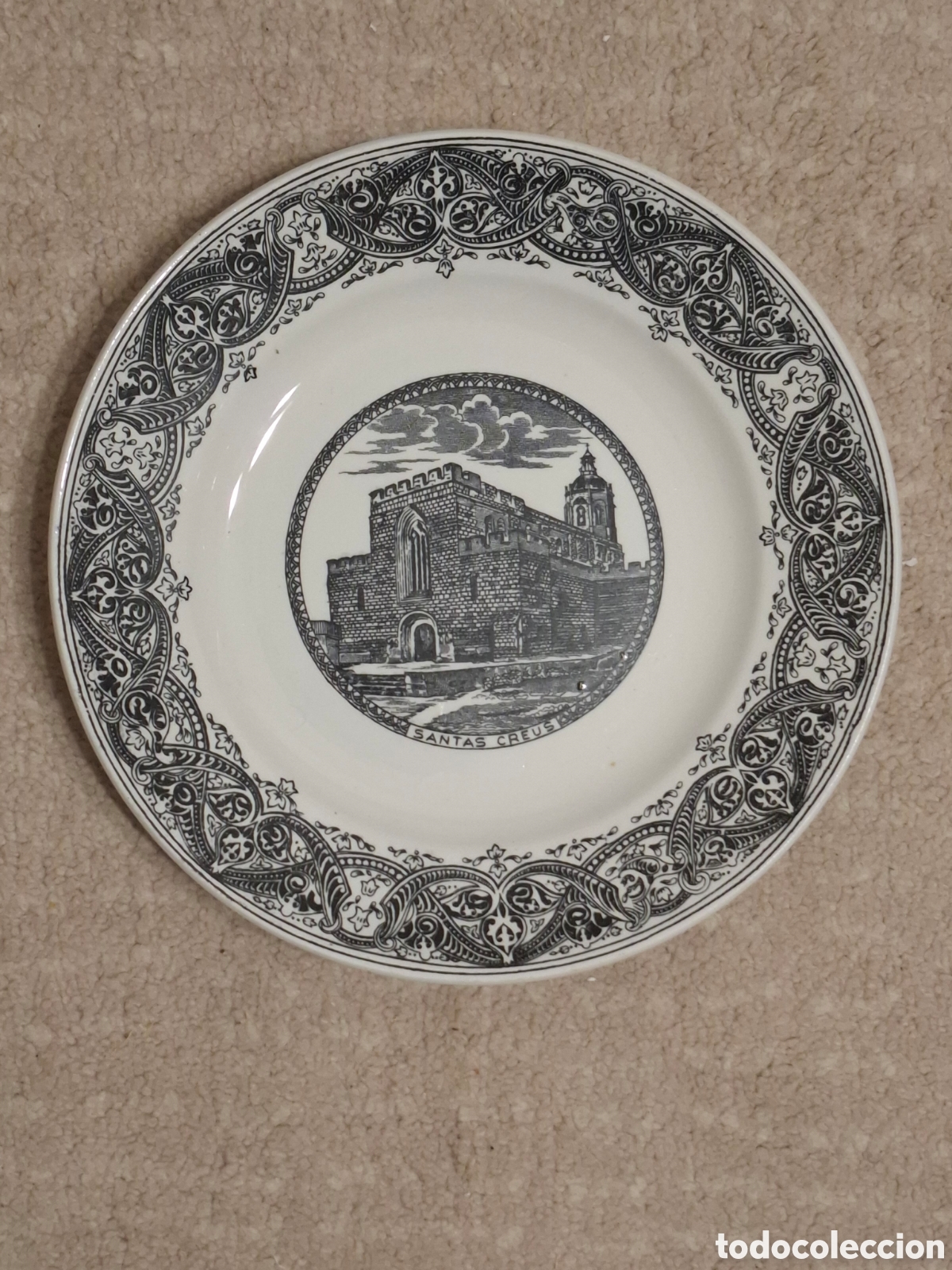 Antiquit&eacute;s: Plato de loza de la f&aacute;brica Ibero Tanagra de Santander, Monasterio de Santes Creus, raro