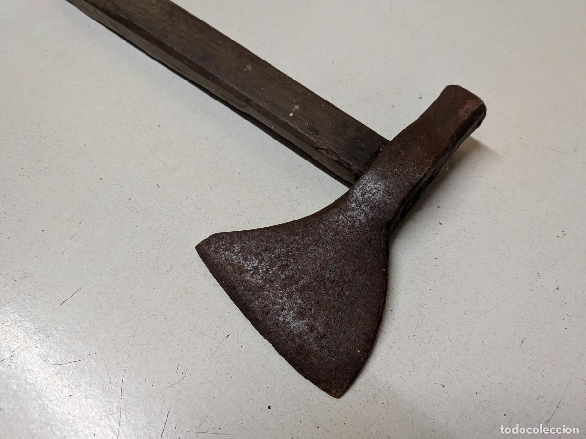 Antig&uuml;edades: ANTIGUA HACHA PEQUE&Ntilde;A DE FORJA