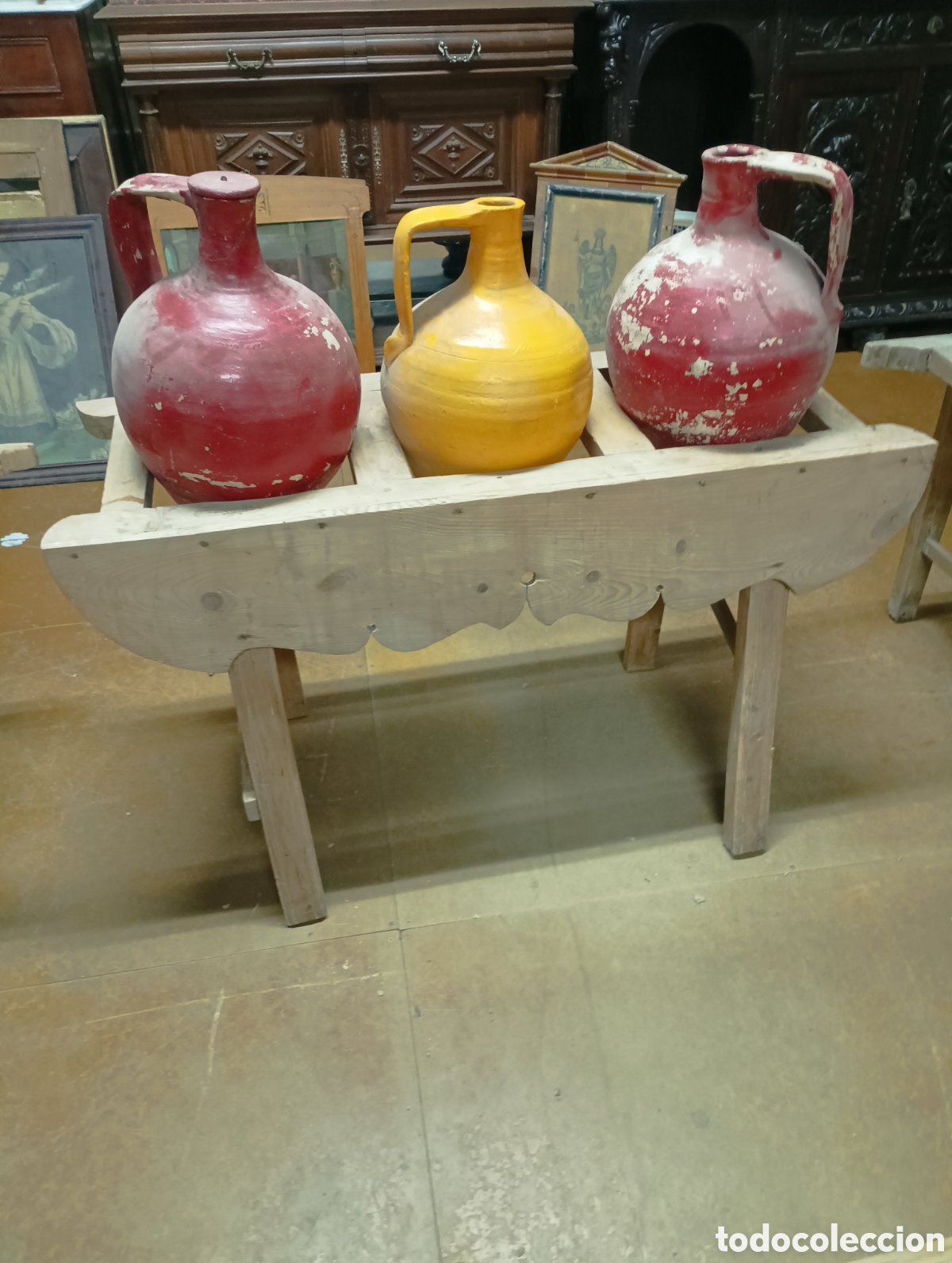 Antig&uuml;edades: CANTARERA ANTIGUA CON CANTAROS